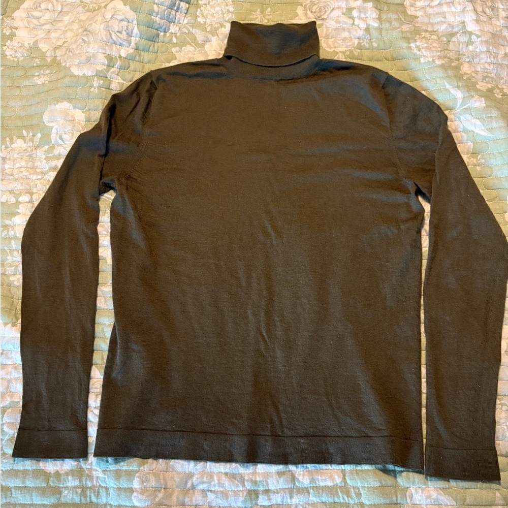 Neiman Marcus Olive/Army Green Cashmere Turtleneck Sweater